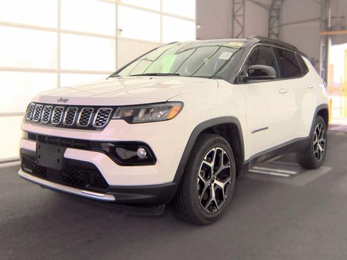Used 2025 Jeep Compass Limited AWD/4WD image 2