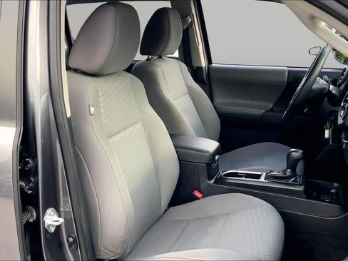 Used 2022 Toyota Tacoma SR w/ SR Convenience Package RWD image 9