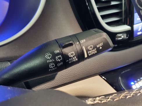 Used 2024 Chrysler Pacifica Touring-L FWD image 28