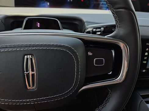 New 2027 Lincoln Navigator Premiere RWD image 21