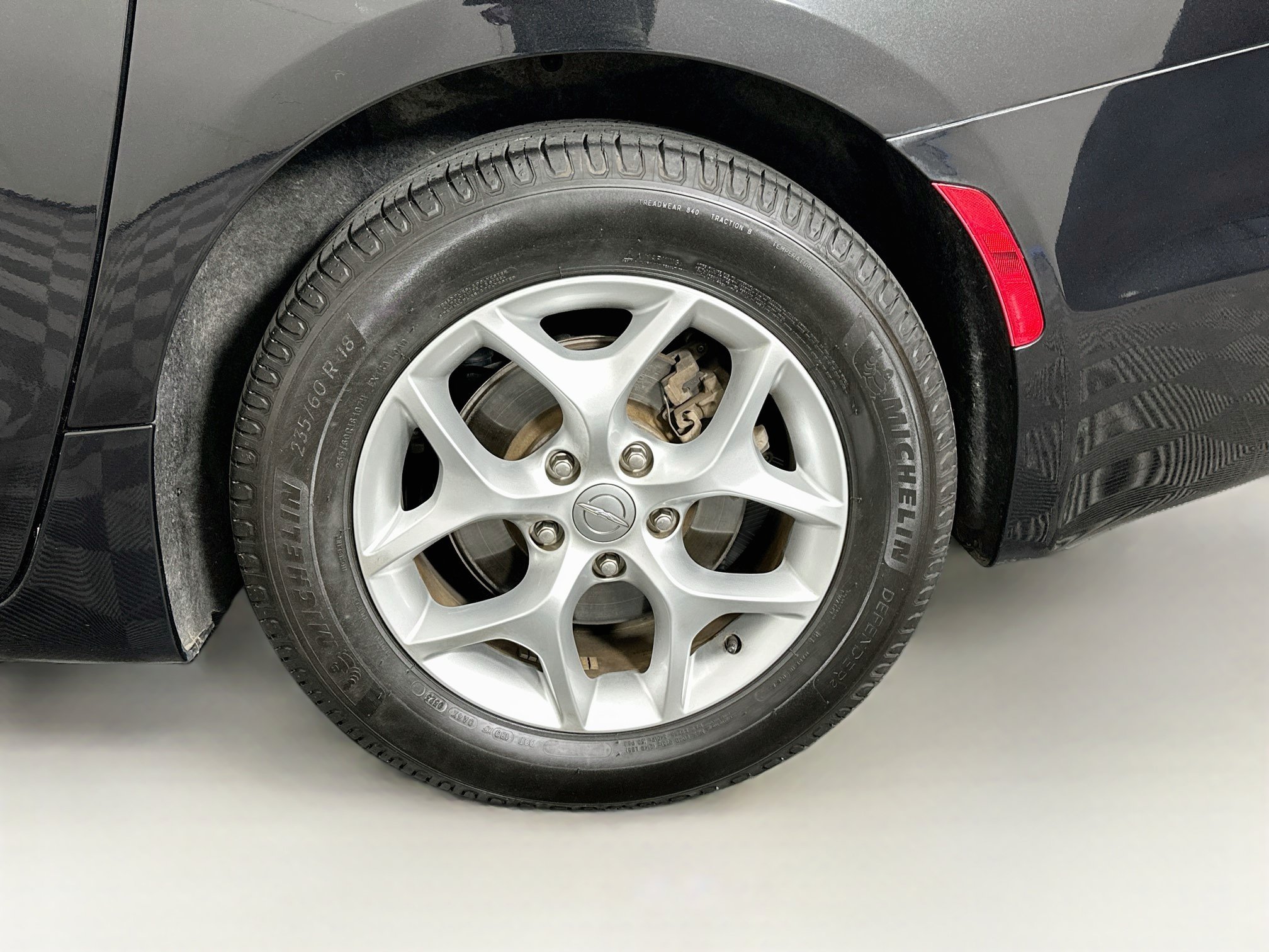 Used 2020 Chrysler Pacifica Touring-L w/ Tire & Wheel Group FWD image 11