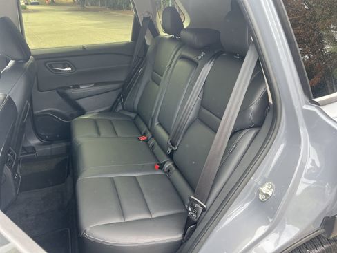Certified 2025 Nissan Rogue SL w/ Tech Package FWD image 16