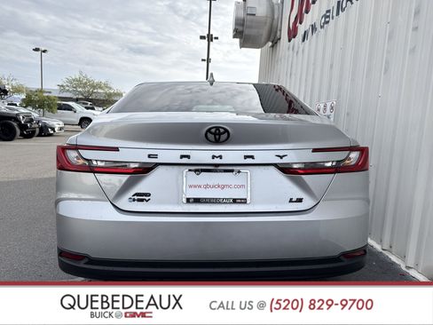 Used 2025 Toyota Camry LE image 8