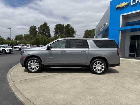 Used 2022 Chevrolet Suburban High Country w/ Max Trailering Package AWD/4WD image 2