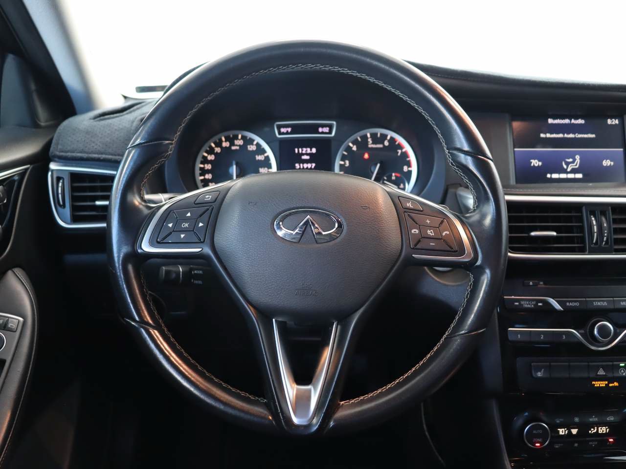 Used 2018 INFINITI QX30 FWD image 8