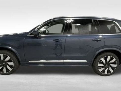 Used 2025 Volvo XC90 T8 Plus image 6