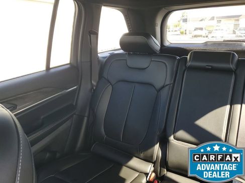 Used 2025 Jeep Grand Cherokee Limited image 14