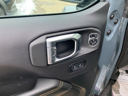 Certified 2025 Jeep Wrangler Sahara w/ Safety Group image 10