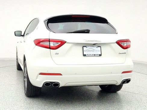 Used 2017 Maserati Levante image 6