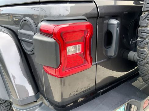 Used 2021 Jeep Wrangler Unlimited Rubicon w/ Xtreme Recon 35" Tire Package image 32