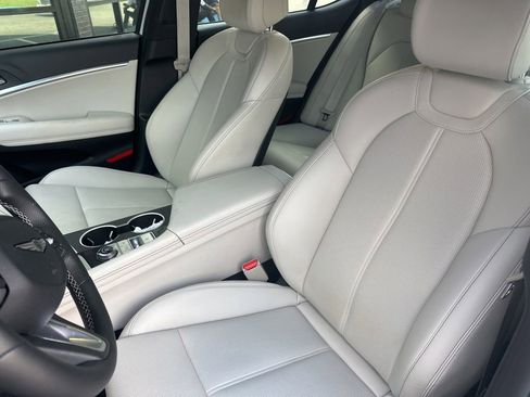 Used 2025 Genesis G70 2.5T RWD image 10