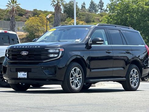 Certified 2025 Ford Expedition Active AWD/4WD image 7