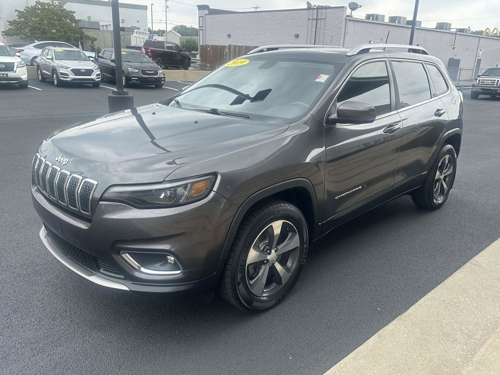 Used 2019 Jeep Cherokee Limited AWD/4WD image 7