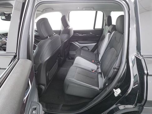 Used 2022 Jeep Grand Cherokee Laredo w/ Luxury Tech Group I image 23