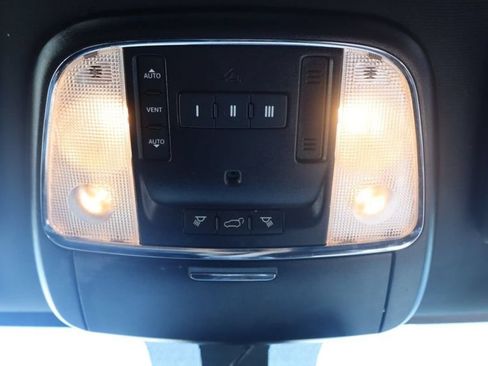 Used 2019 Jeep Grand Cherokee Limited AWD/4WD image 22