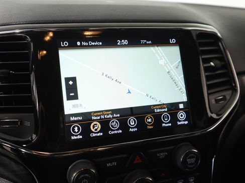 Used 2022 Jeep Grand Cherokee Laredo X AWD/4WD image 7
