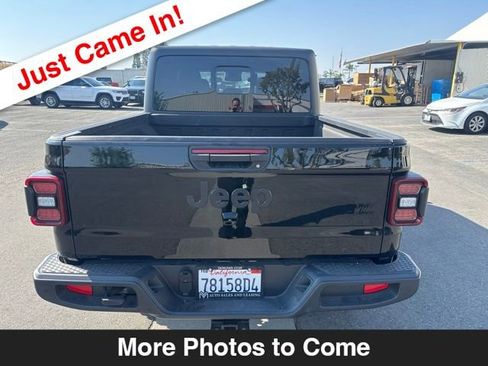 Used 2024 Jeep Gladiator Sport AWD/4WD image 4