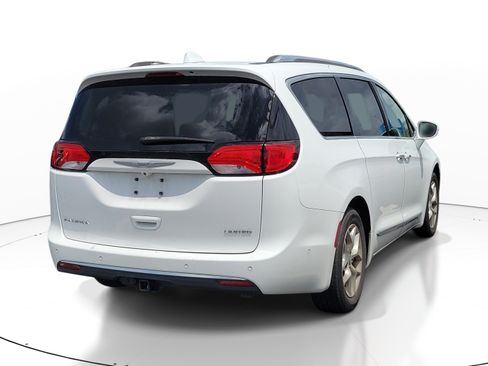 Used 2018 Chrysler Pacifica Limited FWD image 6