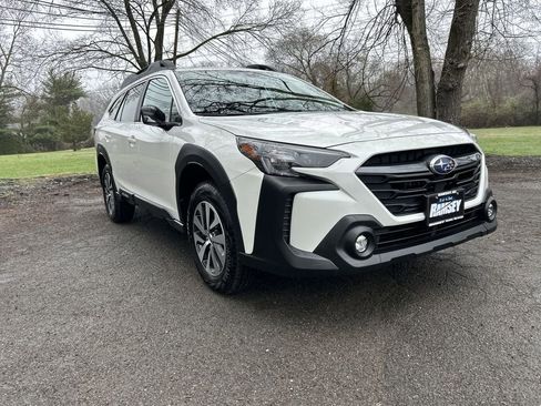Certified 2025 Subaru Outback Premium AWD/4WD image 2