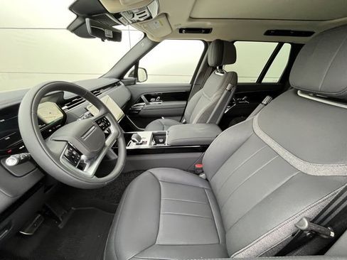 New 2025 Land Rover Range Rover SE image 2