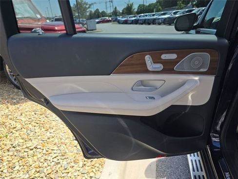 Used 2021 Mercedes-Benz GLS 580 4MATIC image 13