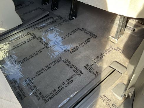 Used 2015 Toyota Sienna LE image 31