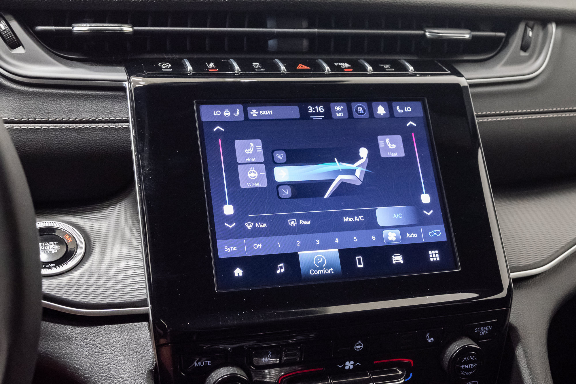 Certified 2025 Jeep Grand Cherokee Altitude AWD/4WD image 19