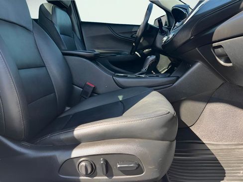 Used 2018 Chevrolet Malibu LT w/ True North Edition FWD image 33