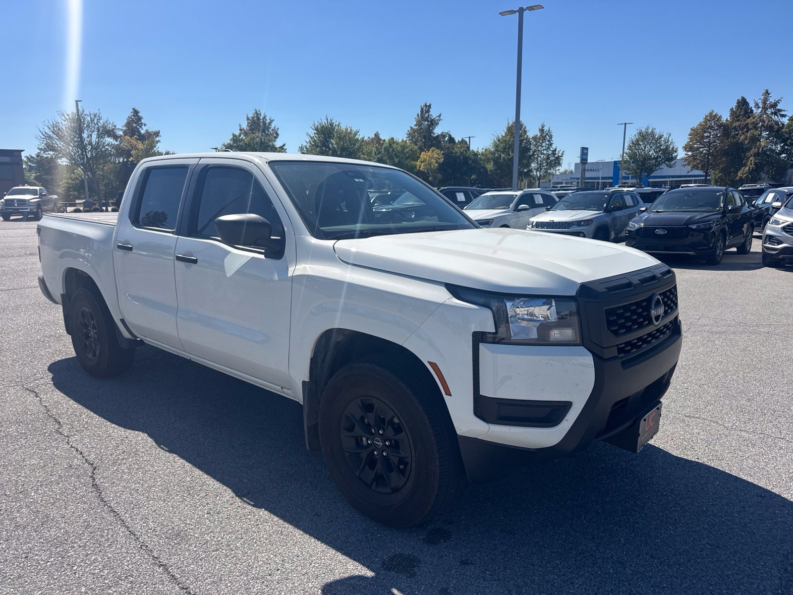 Used 2025 Nissan Frontier S AWD/4WD image 3