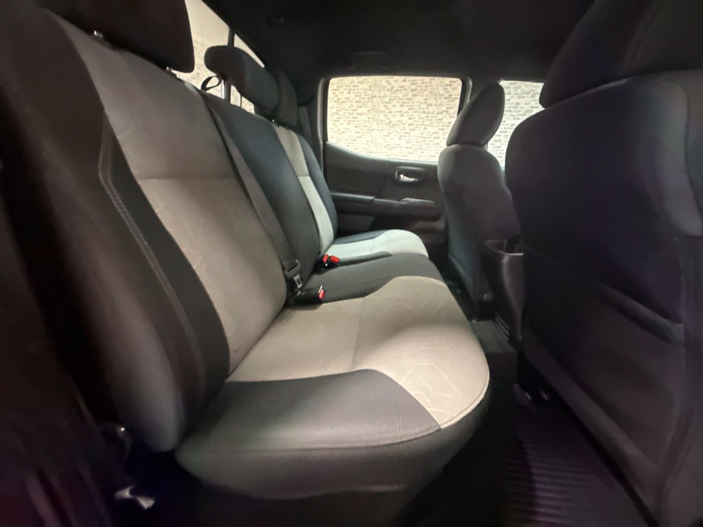 Used 2022 Toyota Tacoma TRD Sport AWD/4WD image 12