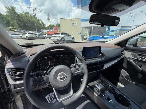 Used 2023 Nissan Rogue SV AWD/4WD image 20