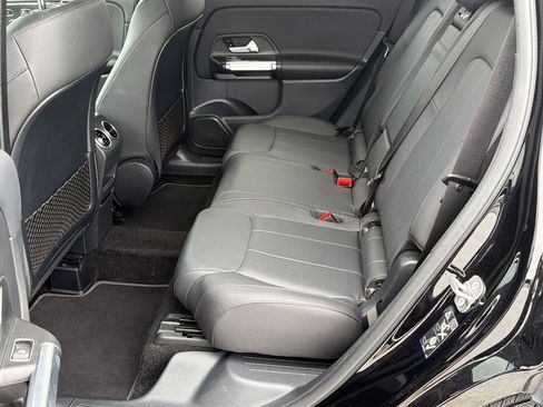 Used 2025 Mercedes-Benz GLB 250 4MATIC image 21
