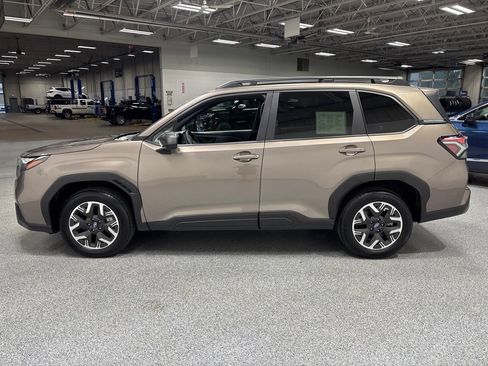 Used 2025 Subaru Forester Premium AWD/4WD image 4