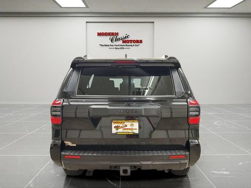 Used 2025 Toyota 4Runner SR5 AWD/4WD image 4