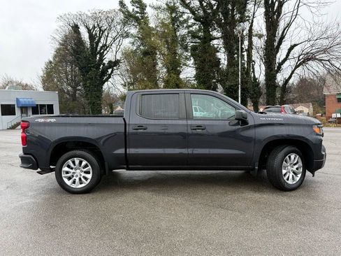 Used 2022 Chevrolet Silverado 1500 Custom image 3