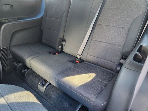 Used 2025 Chevrolet Traverse LT image 29