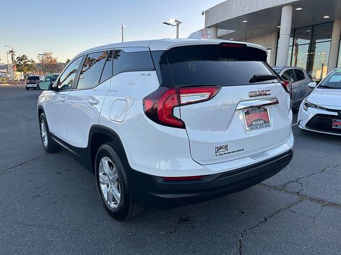 Used 2024 GMC Terrain SLE image 10