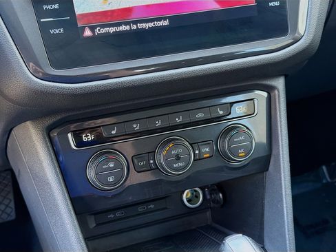 Used 2021 Volkswagen Tiguan SE image 14