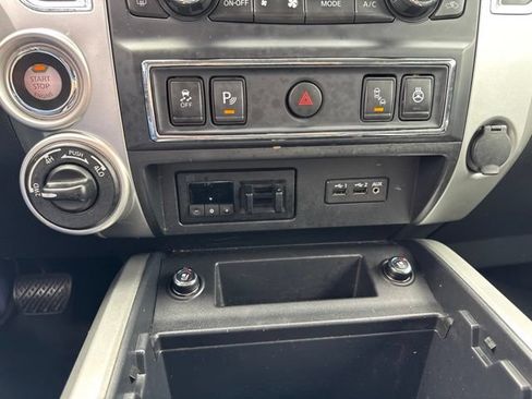 Used 2019 Nissan Titan PRO-4X w/ Pro-4x Convenience Package AWD/4WD image 19
