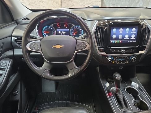 Used 2020 Chevrolet Traverse Premier image 18