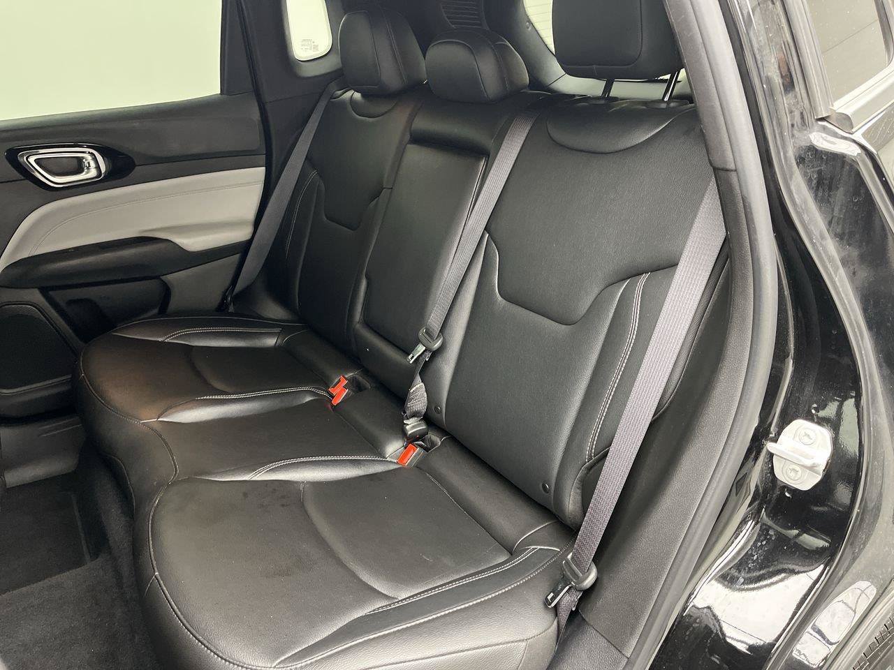 Used 2025 Jeep Compass Limited AWD/4WD image 11