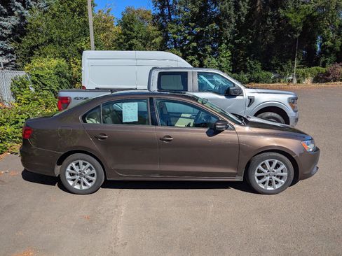 Used 2012 Volkswagen Jetta SE FWD image 8