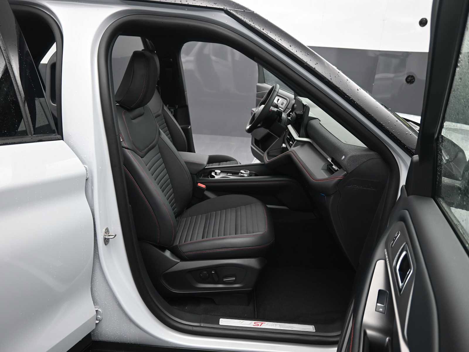 New 2026 Ford Explorer ST-Line w/ ST-Line Street Pack AWD/4WD image 13