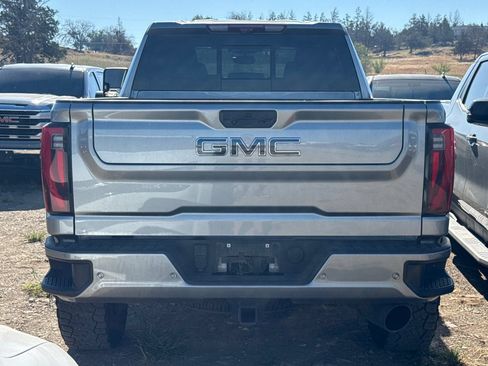 Used 2024 GMC Sierra 2500 Denali Ultimate AWD/4WD image 5