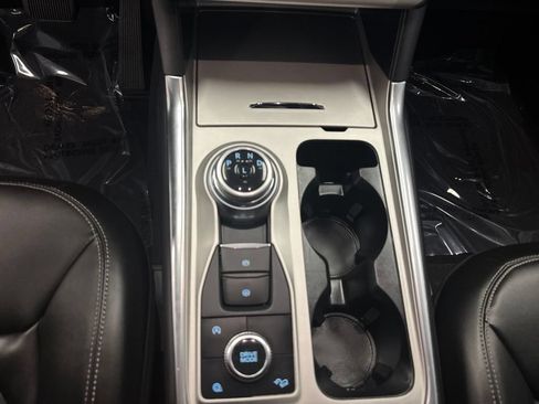 Used 2024 Ford Explorer XLT w/ Equipment Group 202A AWD/4WD image 20