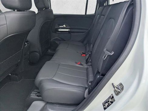 Used 2025 Mercedes-Benz GLB 250 image 13