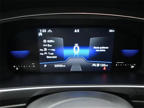 Used 2022 Volkswagen Tiguan SE R-Line image 27