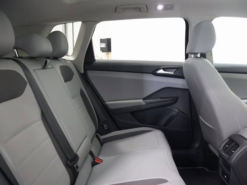 Used 2023 Volkswagen Taos SE w/ Panoramic Sunroof Package image 24