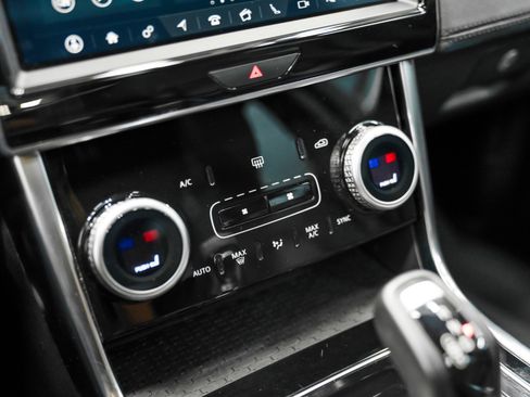 Used 2020 Jaguar XE S image 28