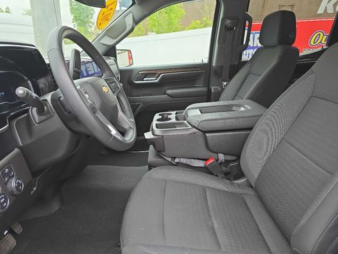 Used 2024 Chevrolet Silverado 1500 LT AWD/4WD image 16